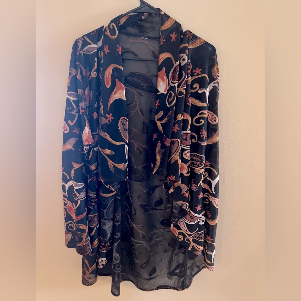 Long Sleeve Sweater.  Pattern.  Size L.